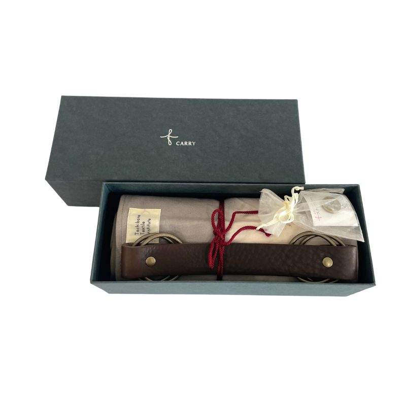 【ふるさと納税】ウオーク社 Fキャリー ふろしきハンド 尾道帆布草木染めセット（蜘蛛絞り染め）染物 染め物 風呂敷 ふろしきバッグ バッグ ハンドル 持ち手 取っ手 おしゃれ 化粧箱入り 贈り物 ギフト プレゼント 送料無料 広島県 呉市 サムネイル3