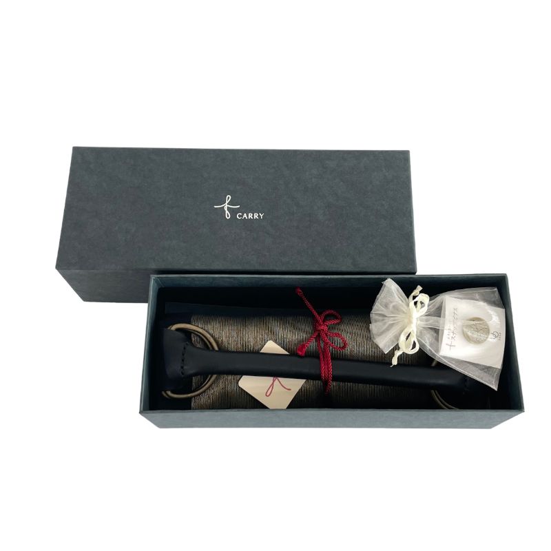 【ふるさと納税】ウオーク社 Fキャリー ふろしきハンド 金襴緞子セット（クロ/シルバー）風呂敷 ふろしきバッグ バッグ ハンドル 持ち手 取っ手 おしゃれ シック 化粧箱入り 贈り物 ギフト プレゼント 送料無料 広島県 呉市 サムネイル3