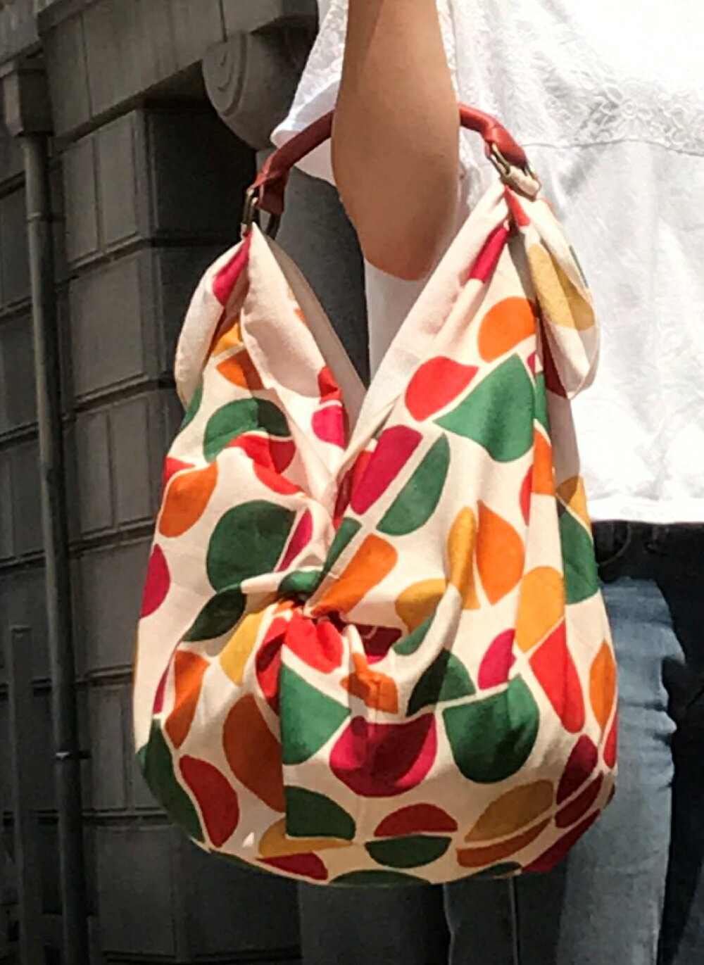 【ふるさと納税】ウオーク社 手縫いふろしきハンド きせかえバッグセットM( フガール /レッド) (ハンドル色：アカ)風呂敷 ふろしきバッグ バッグ ハンドル 持ち手 取っ手 シビラ おしゃれ かわいい 可愛い ギフト プレゼント 送料無料 広島県 呉市 サムネイル2