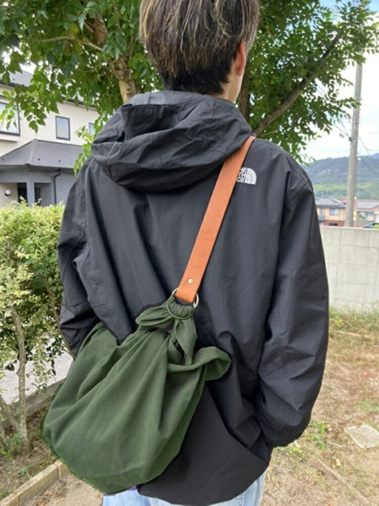 【ふるさと納税】ウオーク社 ふろしき ショルダーセット 尾道帆布 (カーキ)風呂敷 ふろしきバッグ バッグ ハンドル 持ち手 取っ手 スナップピアス付き おしゃれ 可愛い かわいい シンプル ファッション ギフト プレゼント 送料無料 広島県 呉市 サムネイル3