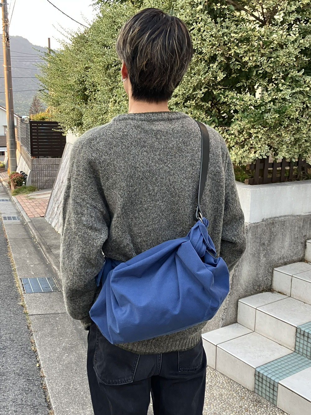 【ふるさと納税】ウオーク社 ふろしきショルダーセット尾道帆布 (アオ) 風呂敷 ふろしきバッグ バッグ ハンドル 持ち手 取っ手 スナップピアス付き おしゃれ 可愛い かわいい シンプル ファッション ギフト プレゼント 送料無料 広島県 呉市 サムネイル3