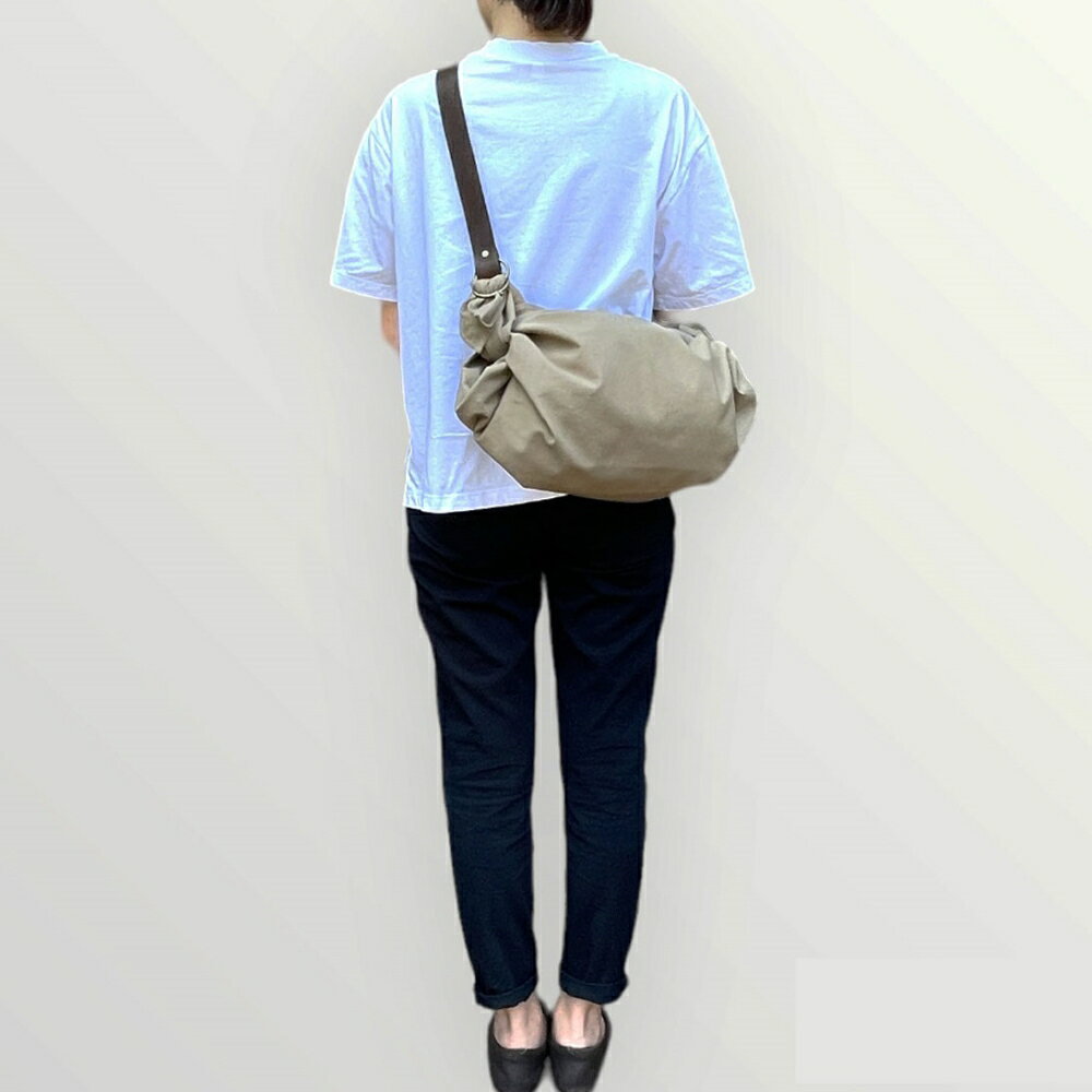 【ふるさと納税】ウオーク社 ふろしきショルダーセット 尾道帆布（ベージュ）風呂敷 無地 ふろしきバッグ バッグ ハンドル 持ち手 取っ手 スナップピアス付き おしゃれ 可愛い かわいい シンプル ファッション ギフト プレゼント 送料無料 広島県 呉市 サムネイル3