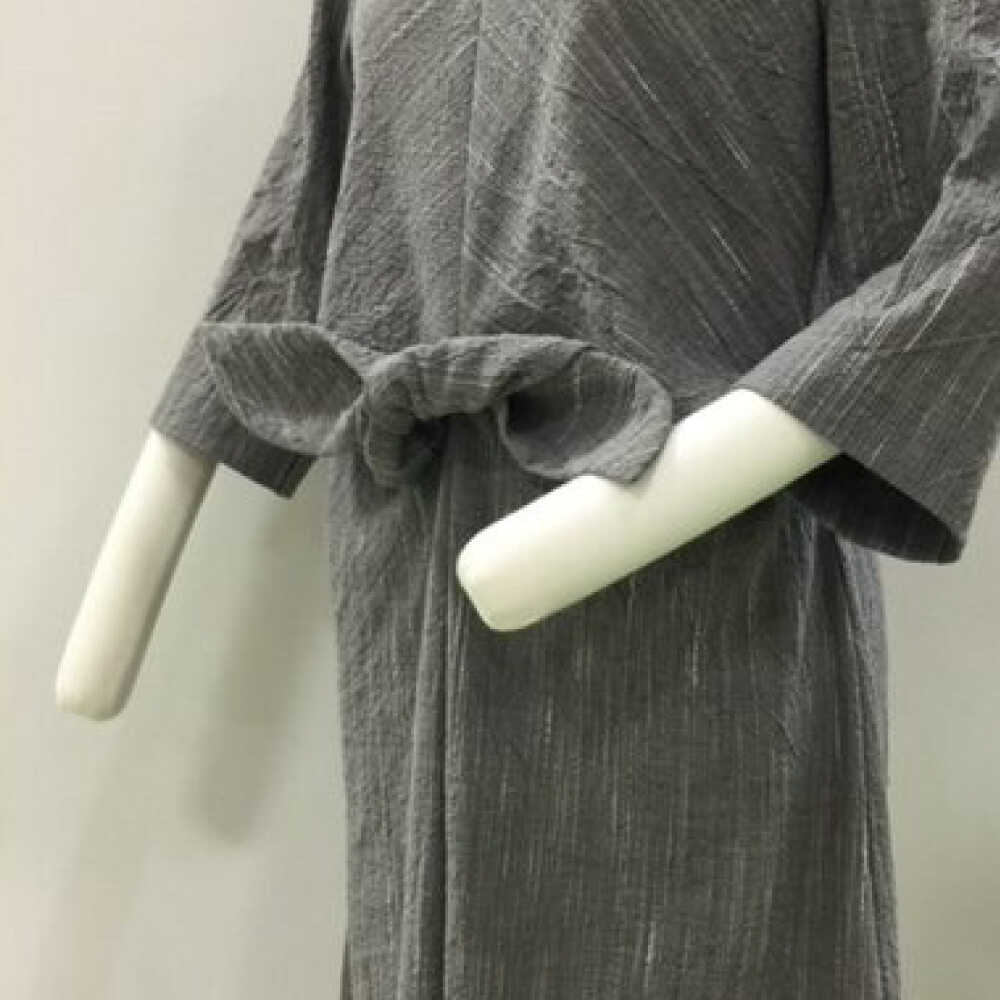 【ふるさと納税】希少ワンピース備後絣（日本三大絣）ワンピース 備後絣 びんごかすり 吸水性 涼しい シャトル織機 日本三大絣 生地 高級 洋服直し おすすめ 人気 レディース Aライン 綿100% ハンドメイド 伝統工芸品 夏服 快適 広島県福山市/株式会社アゲイン[BAFA010] サムネイル3