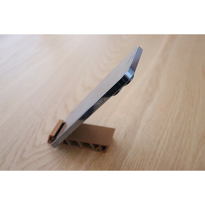【ふるさと納税】木粉3Dプリントのスマホスタンド 1個 NW-10【徳島県 那賀町 木頭杉 スマホスタンド 木材活用 スマホ スマートフォン 持ち運び 自撮り ウェブ会議 ドラマ鑑賞 記録撮影 オフィス デスクワーク テレワーク 小物 携帯 雑貨 杉 おうち時間】 サムネイル3