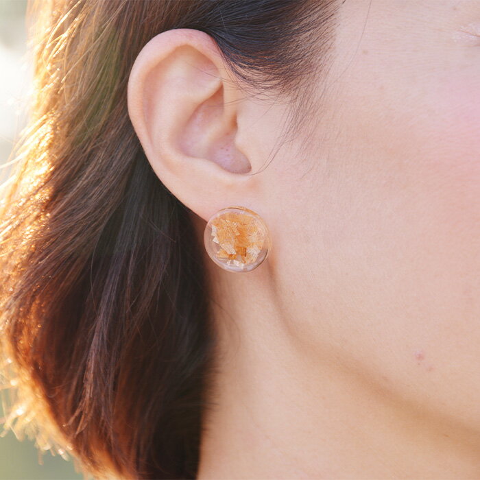 【ふるさと納税】森の贈り物 木の樹脂 イヤリング【徳島県 那賀町 ジュエリー アクセサリー イヤリング レディース ハンドメイド 木のアクセサリー 樹脂 ギフト プレゼント ThREE スリー スリーアクセサリー 木と暮らす生活スリー】TR-12-1 サムネイル3