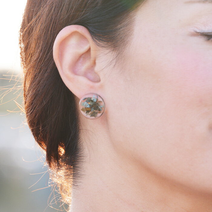 【ふるさと納税】森の贈り物 木の藍染樹脂イヤリング【徳島県 那賀町 ジュエリー アクセサリー イヤリング レディース ハンドメイド 木のアクセサリー 藍染 藍 樹脂 ギフト プレゼント ThREE スリー スリーアクセサリー 木と暮らす生活スリー】TR-13-1 サムネイル3