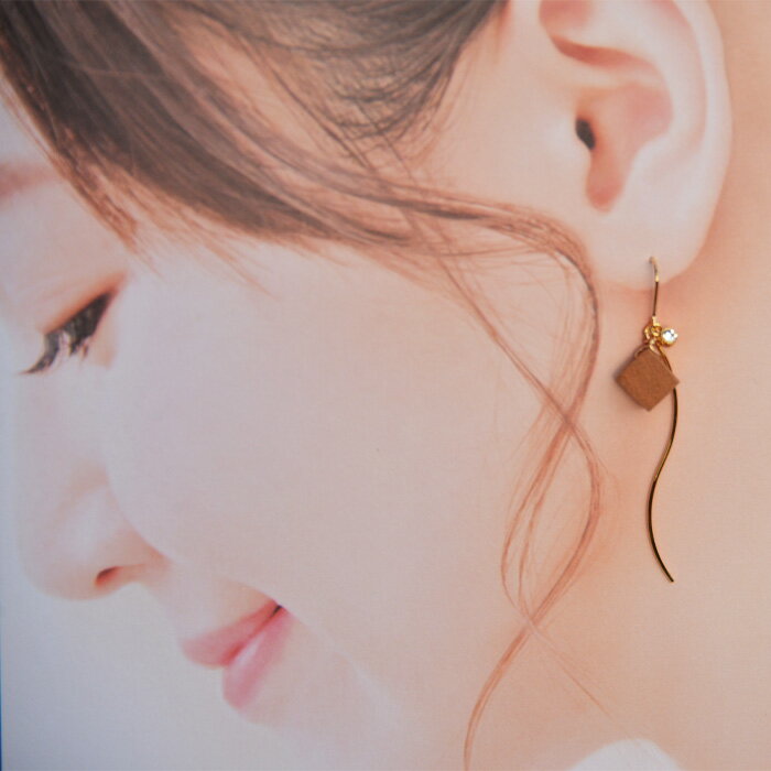 【ふるさと納税】木のアクセサリー 桜 ピアス K16GP ゆらなみ【徳島県 那賀町 ジュエリー アクセサリー ピアス レディース ハンドメイド 木のアクセサリー ギフト プレゼント ThREE スリー スリーアクセサリー 木と暮らす生活スリー】TR-15-1 サムネイル3