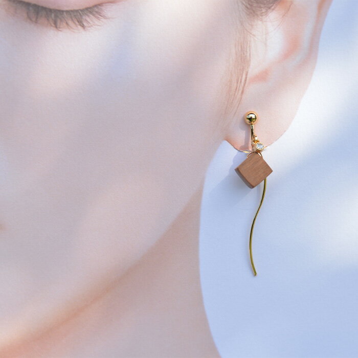 【ふるさと納税】木のアクセサリー 桜 イヤリング K16GP ゆらなみ【徳島県 那賀町 ジュエリー アクセサリー イヤリング レディース ハンドメイド 木のアクセサリー ギフト プレゼント ThREE スリー スリーアクセサリー 木と暮らす生活スリー】TR-15-2 サムネイル3