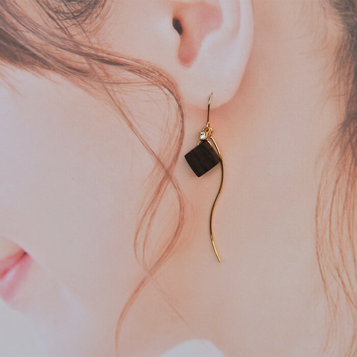 【ふるさと納税】木のアクセサリー 黒檀 ピアス K16GP ゆらなみ【徳島県 那賀町 ジュエリー アクセサリー ピアス レディース ハンドメイド 木のアクセサリー ギフト プレゼント ThREE スリー スリーアクセサリー 木と暮らす生活スリー】TR-16-1 サムネイル3