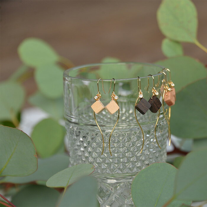 【ふるさと納税】木のアクセサリー 銀杏 ピアス K16GP ゆらなみ【徳島県 那賀町 ジュエリー アクセサリー ピアス レディース ハンドメイド 木のアクセサリー ギフト プレゼント ThREE スリー スリーアクセサリー 木と暮らす生活スリー】TR-17-1 サムネイル2