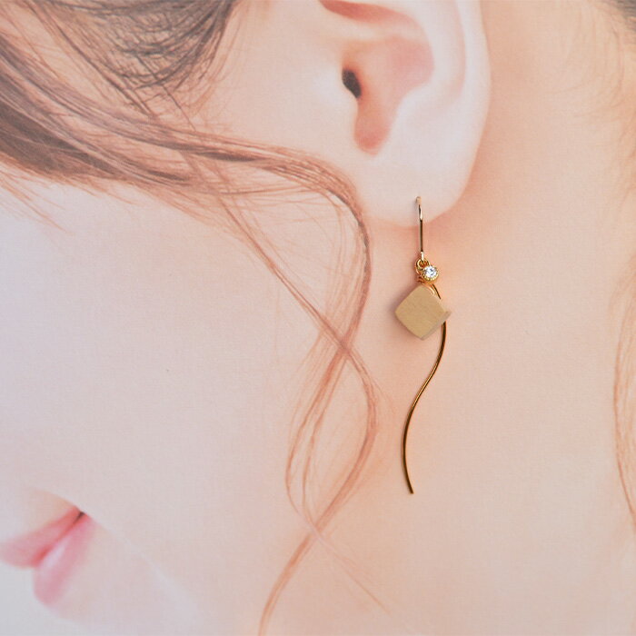 【ふるさと納税】木のアクセサリー 銀杏 ピアス K16GP ゆらなみ【徳島県 那賀町 ジュエリー アクセサリー ピアス レディース ハンドメイド 木のアクセサリー ギフト プレゼント ThREE スリー スリーアクセサリー 木と暮らす生活スリー】TR-17-1 サムネイル3