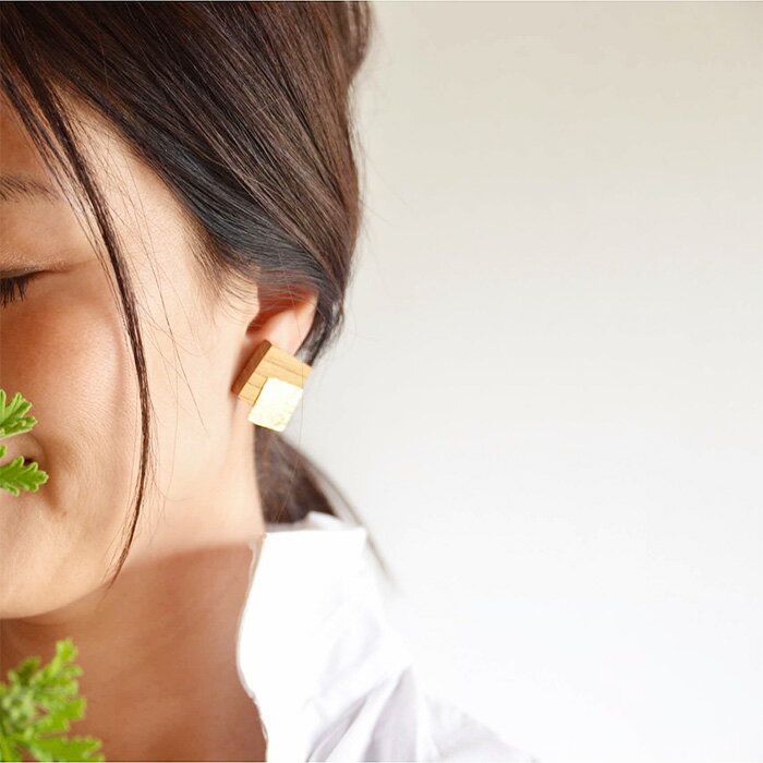 【ふるさと納税】「木のアクセサリー」ケヤキ・真鍮のピアス 14KGF【徳島県 那賀町 ジュエリー アクセサリー ピアス レディース ハンドメイド 木のアクセサリー 真鍮 ギフト プレゼント ThREE スリー スリーアクセサリー 木と暮らす生活スリー】TR-9-1 サムネイル3