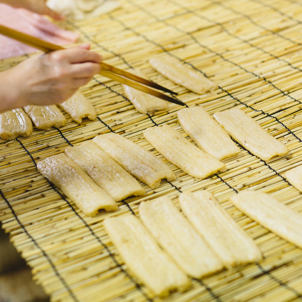 【ふるさと納税】さつま揚げ 太陽のまち仁尾の台所 地元で大人気の仁尾蒲鉾の天ぷら 『今川の天ぷら20枚セット』 [ 瀬戸内 てんぷら 天婦羅 讃岐 練り物 ねりもの 蒲鉾 小魚 小エビ 手作り 仁尾町 送料無料 セット 海産物 三豊市 10000 10,000円 台 返礼品 人気 イマガワ ] - 画像3