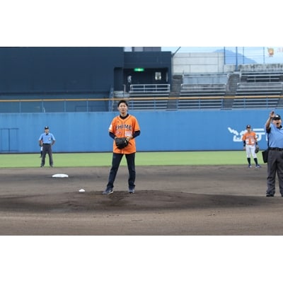 【ふるさと納税】愛媛マンダリンパイレーツ公式戦 始球式権・観戦チケット2枚 サッカー ペアチケット 愛媛県 今治市 土産 ご当地 支援 お土産 チケット 引換券 おすすめ イベント【EF00170】【F-17】 サムネイル2