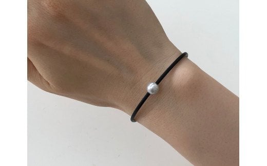【ふるさと納税】 ＼10営業日以内発送／ パール 革紐 ブレスレット 7.0-7.5mm 松本真珠 真珠 無調色 アクセサリー メンズ レディース ユニセックス アコヤ真珠 本真珠 akoya ナチュラルパール サンゴパール カジュアル お祝い ギフト 特産品 国産 愛媛 宇和島 A012-068003 サムネイル2