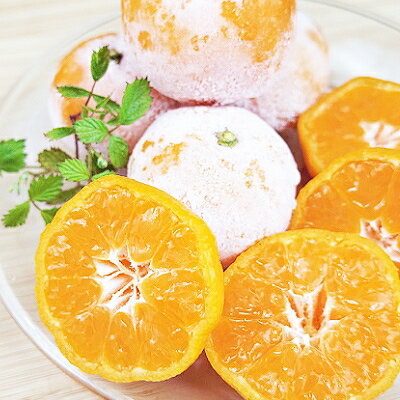 【ふるさと納税】“ひんやり天然スイーツ”えひめの冷凍みかん6袋セット(ハローキティパッケージ)【C28-35】_ 冷凍みかん ミカン 柑橘 フルーツ くだもの 果物 ふるーつ 青果 果実 甘い 産直 旬 ハローキティ 愛媛 【配送不可地域：離島】【1144774】 サムネイル2