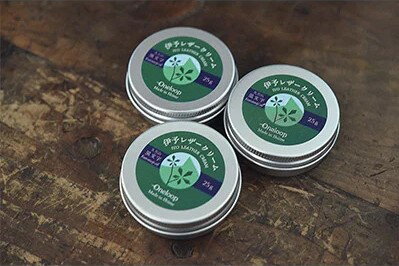 高原からの贈り物「伊予レザークリーム（クロモジ）」3個セット ｜ 革製品 レザークリーム 伊予柑精製オイル ツヤだし キズ修復 シミ対策 抗菌作用 防カビ成分 コンディション維持 エッセンシャルオイル えごま油 クロモジエキス お手入れ ※着日指定不可