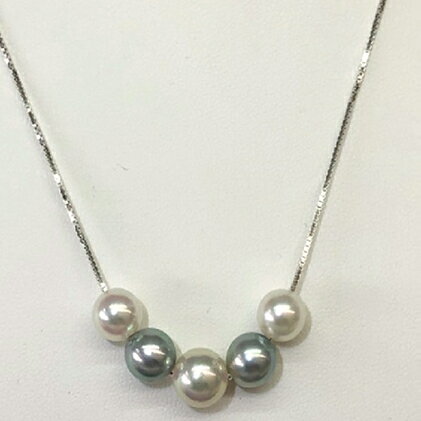 【天白真珠】 スルーネックレス（アコヤ真珠 白3粒黒2粒） 【アクセサリー・ネックレス】