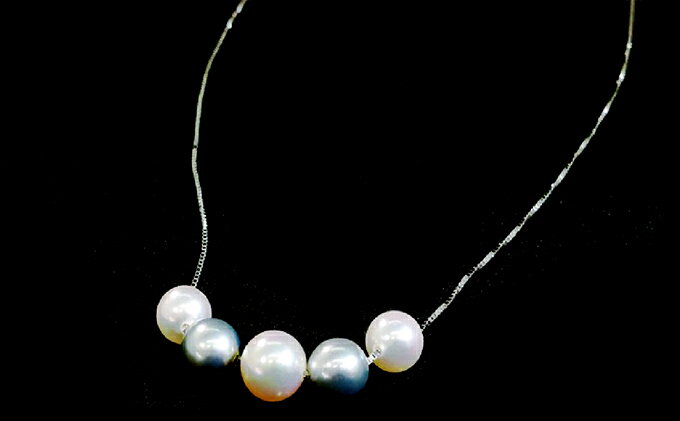 【ふるさと納税】 【天白真珠】 スルーネックレス（アコヤ真珠 白3粒黒2粒） 【アクセサリー・ネックレス】 サムネイル3