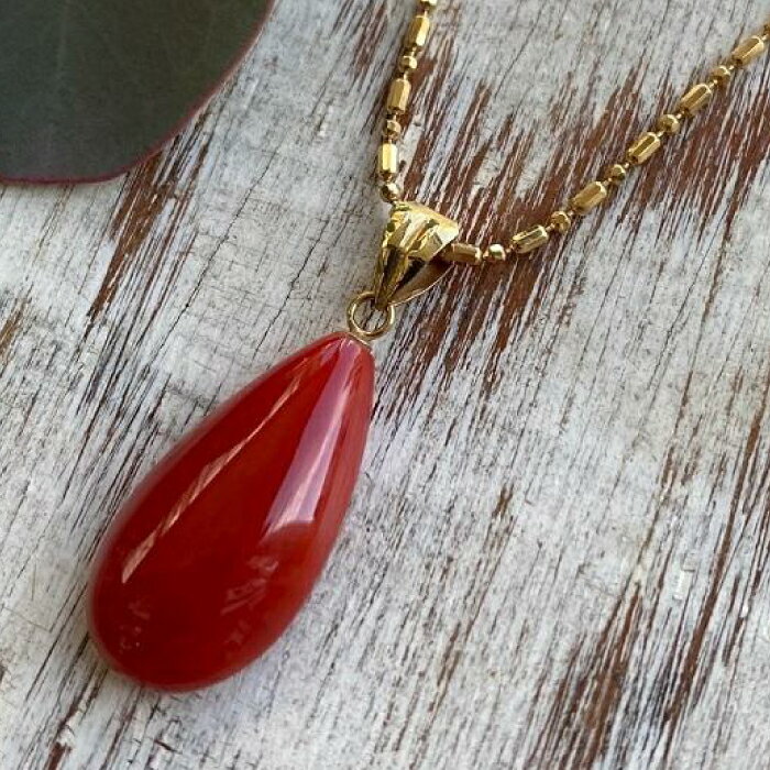 赤珊瑚ティアドロップ K18製ペンダント 【有限会社米沢サンゴ店】[ATCX018]