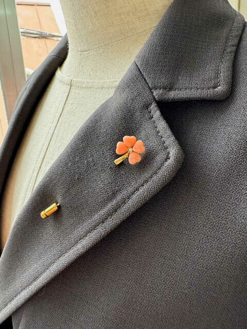 【ふるさと納税】幸運をはこぶ四つ葉のクローバー ピンブローチ 【有限会社米沢サンゴ店】[ATCX058] サムネイル2