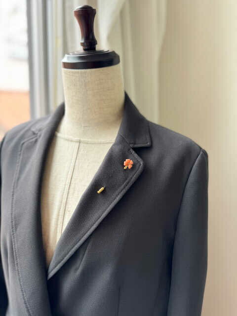 【ふるさと納税】幸運をはこぶ四つ葉のクローバー ピンブローチ 【有限会社米沢サンゴ店】[ATCX058] サムネイル3