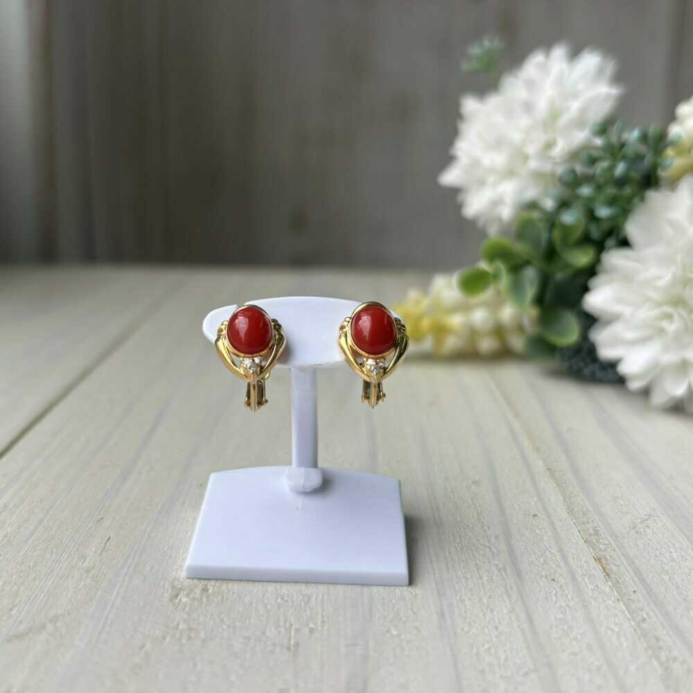 【記念日の贈り物に】K18ゴールドと土佐産赤珊瑚の華やかなダイヤモンドイヤリング D0.03ct/専用ケース付 / プレゼント ギフト レディース 【有限会社米沢サンゴ店】[ATCX072]