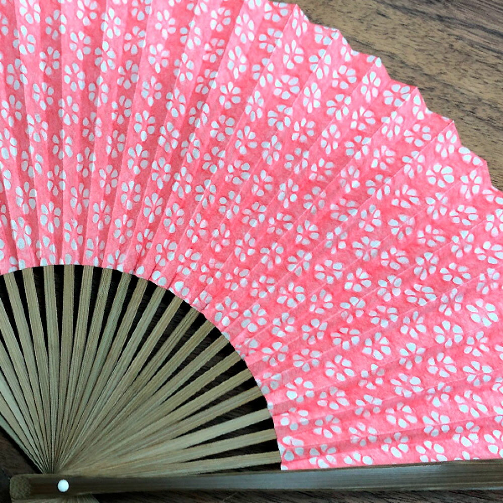 【ふるさと納税】土佐和紙 扇子Ori 小梅 紅花 布製扇子袋 桐箱付き せんす センス 京扇子 土佐珊瑚 落水和紙 寿恵廣 すえひろ 高級 おしゃれ ビジネス 和服 浴衣 着物 和装小物 プレゼント ギフト 贈答 高知県 高知 土佐市 ふるさとのうぜい 故郷納税 返礼品 サムネイル3