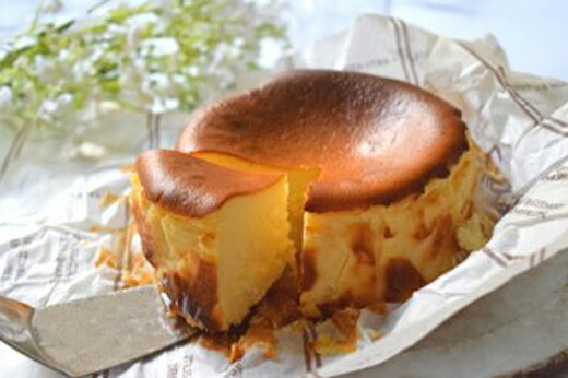 【ふるさと納税】 現在予約殺到中 !! 大人気 バスクチーズケーキ スイーツ おやつ ギフト 贈り物 濃厚 クリーミー チーズ たっぷり ケーキ 絶品 洋菓子 デザート 人気 手作り お取り寄せ 誕生日 プレゼント パーティー 記念日 バースデー ホールケーキ 宿毛市 6000円 サムネイル2