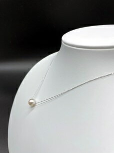 【ふるさと納税】あこや本真珠8ミリ珠の「スルーペンダント」(ホワイトゴールド）パール ネックレス ジュエリー ケース付 プレゼント ギフト アクセサリー かわいい 可愛い おしゃれ お洒落 6月誕生石 高知県 高知 土佐清水 故郷納税 ふるさとのうぜい 返礼品【R00712】 サムネイル3