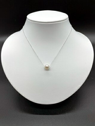 あこや本真珠8ミリ珠の「スルーペンダント」(ホワイトゴールド）パール ネックレス ジュエリー ケース付 プレゼント ギフト アクセサリー かわいい 可愛い おしゃれ お洒落 6月誕生石 高知県 高知 土佐清水 故郷納税 ふるさとのうぜい 返礼品【R00712】