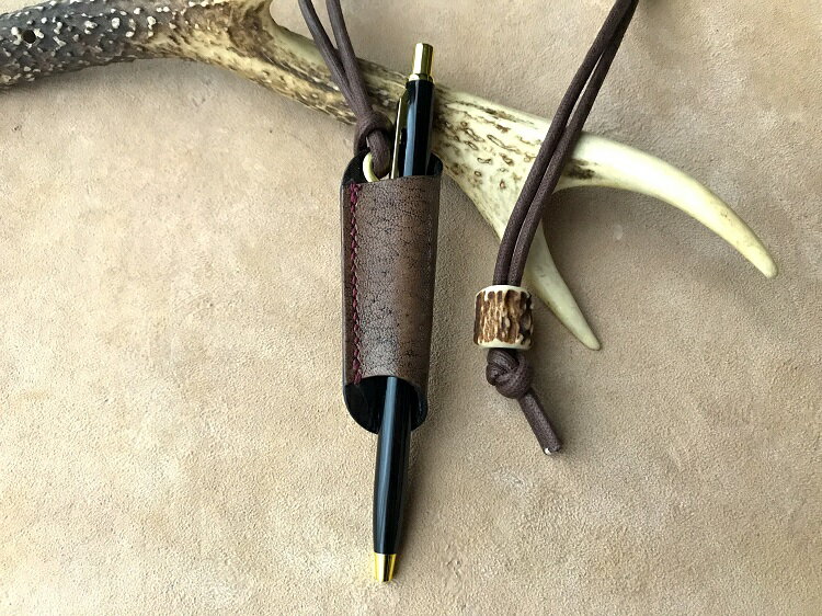 【ふるさと納税】鹿革のホルダー【焦茶】眼鏡かけ ペンホルダー メガメチェーン ストラップ 革小物 革製品 レザー ハンドメイド レザークラフト アクセサリー お洒落 おしゃれ ファッション 小物 植物性タンニン ギフト 鞣し 高知県 高知 土佐清水 故郷納税【R00448】 サムネイル3