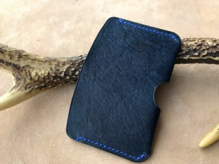 【ふるさと納税】鹿革のカードケース -紺-（シンプル小さめ）革小物 革製品 レザー ハンドメイド レザークラフト ネイビー お洒落 おしゃれ 小物 定期入れ 免許証 ケース ギフト 植物性タンニン 鞣し 高知県 高知 土佐清水 故郷納税 ふるさとのうぜい 返礼品【R00588】 サムネイル2