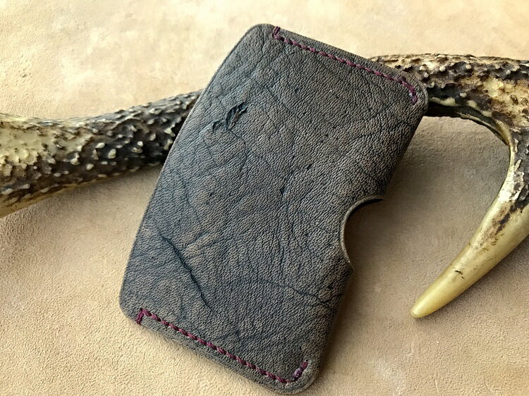 【ふるさと納税】鹿革のカードケース -焦茶-（シンプル小さめ）革小物 革製品 レザー ハンドメイド レザークラフト ブラウン お洒落 おしゃれ 小物 定期入れ 免許証 ケース ギフト 植物性タンニン 鞣し 高知県 高知 土佐清水 故郷納税 ふるさとのうぜい 返礼品【R00589】 サムネイル2