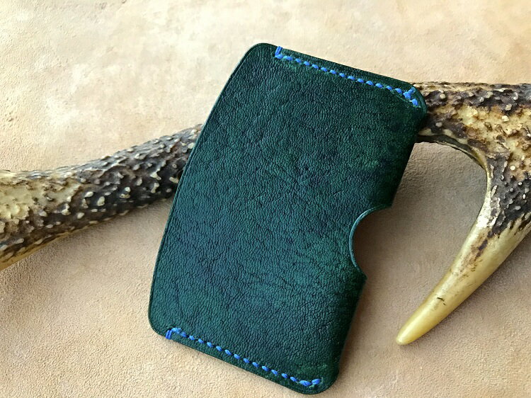 【ふるさと納税】鹿革のカードケース -深緑-（シンプル小さめ）革小物 革製品 レザー ハンドメイド レザークラフト グリーン お洒落 おしゃれ 小物 定期入れ 免許証 ケース ギフト 植物性タンニン 鞣し 高知県 高知 土佐清水 故郷納税 ふるさとのうぜい 返礼品【R00590】 サムネイル2