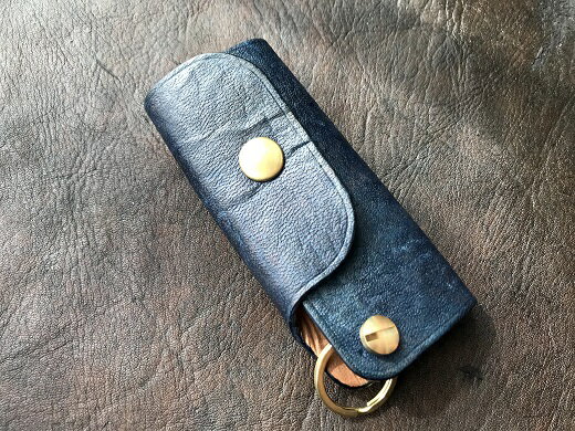 【ふるさと納税】鹿革のキーケース（スピーディー振り出し式）【紺】鍵ケース 革小物 革製品 レザー ハンドメイド レザークラフト キーリング アクセサリー お洒落 金属 植物性タンニン ギフト 25000円 高知県 高知 土佐清水 故郷納税 ふるさとのうぜい 返礼品【R00553】 サムネイル3