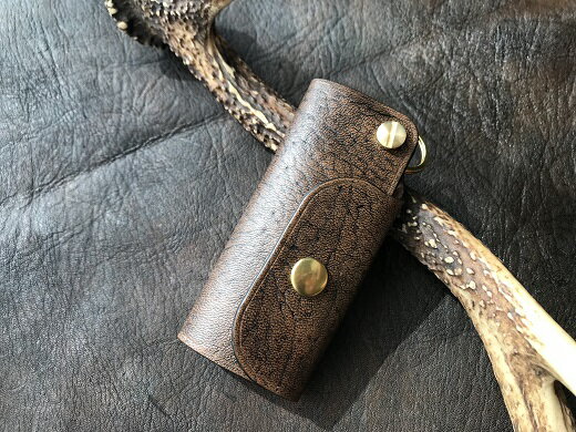 【ふるさと納税】鹿革のキーケース（スピーディー振り出し式）【焦茶】鍵ケース 革小物 革製品 レザー ハンドメイド レザークラフト キーリング アクセサリー お洒落 金属 植物性タンニン ギフト 25000円 高知県 高知 土佐清水 故郷納税 ふるさとのうぜい 返礼品【R00554】 サムネイル2