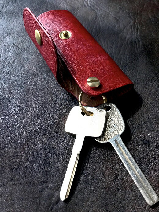 鹿革のキーケース（スピーディー振り出し式）【赤】鍵ケース 革小物 革製品 レザー ハンドメイド レザークラフト キーリング アクセサリー お洒落 金属 植物性タンニン ギフト 25000円 高知県 高知 土佐清水 故郷納税 ふるさとのうぜい 返礼品【R00556】