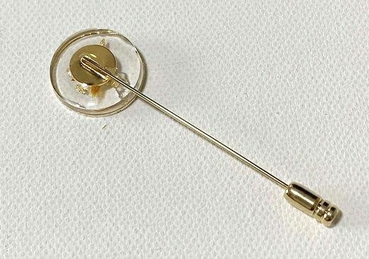 【ふるさと納税】ピンブローチ（ラメ風宗田節入りのレジンアクセサリー）ハンドメイド作品 シンプル スーツ スカーフ カジュアル かわいい 結婚式 アクセント お洒落 オリジナル キラキラ ゴールド かつお節 高知県 高知 土佐清水 ふるさとのうぜい 故郷納税【R00427】 サムネイル3