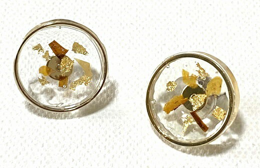 【ふるさと納税】ピアス（ラメ風宗田節入りのレジンアクセサリー）(スタッドタイプ)ハンドメイド作品 カジュアル かわいい アクセント おしゃれ ゴールド ウエディング かつお節 個性的 オリジナル クリア 高知県 高知 土佐清水 ふるさとのうぜい 故郷納税【R00514】 サムネイル2