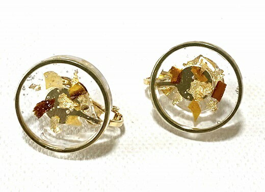 【ふるさと納税】イヤリング（ラメ風宗田節入りのレジンアクセサリー）(スタッドタイプ)ハンドメイド作品 ゴールド カジュアル かわいい アクセント おしゃれ かつお節 個性的 オリジナル 結婚式 キラキラ 高知県 高知 土佐清水 ふるさとのうぜい 故郷納税【R00515】 サムネイル2