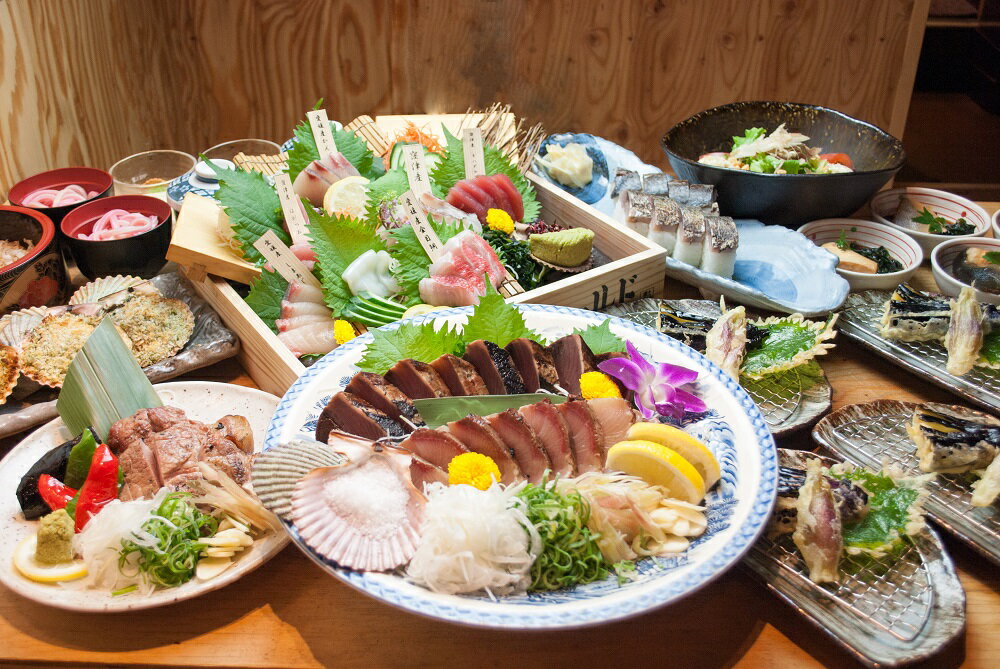 【ふるさと納税】 土佐清水ワールド お食事券 6000円分 東京 大阪 神戸 で使える 食事券 グルメ券 利用券 魚貝 郷土料理 海鮮料理 居酒屋 藁焼きカツオのたたき お刺身 チケット券 20000円 2万円 高知 アンテナショップ 特産品 チケット 土佐清水【R00798】 サムネイル2