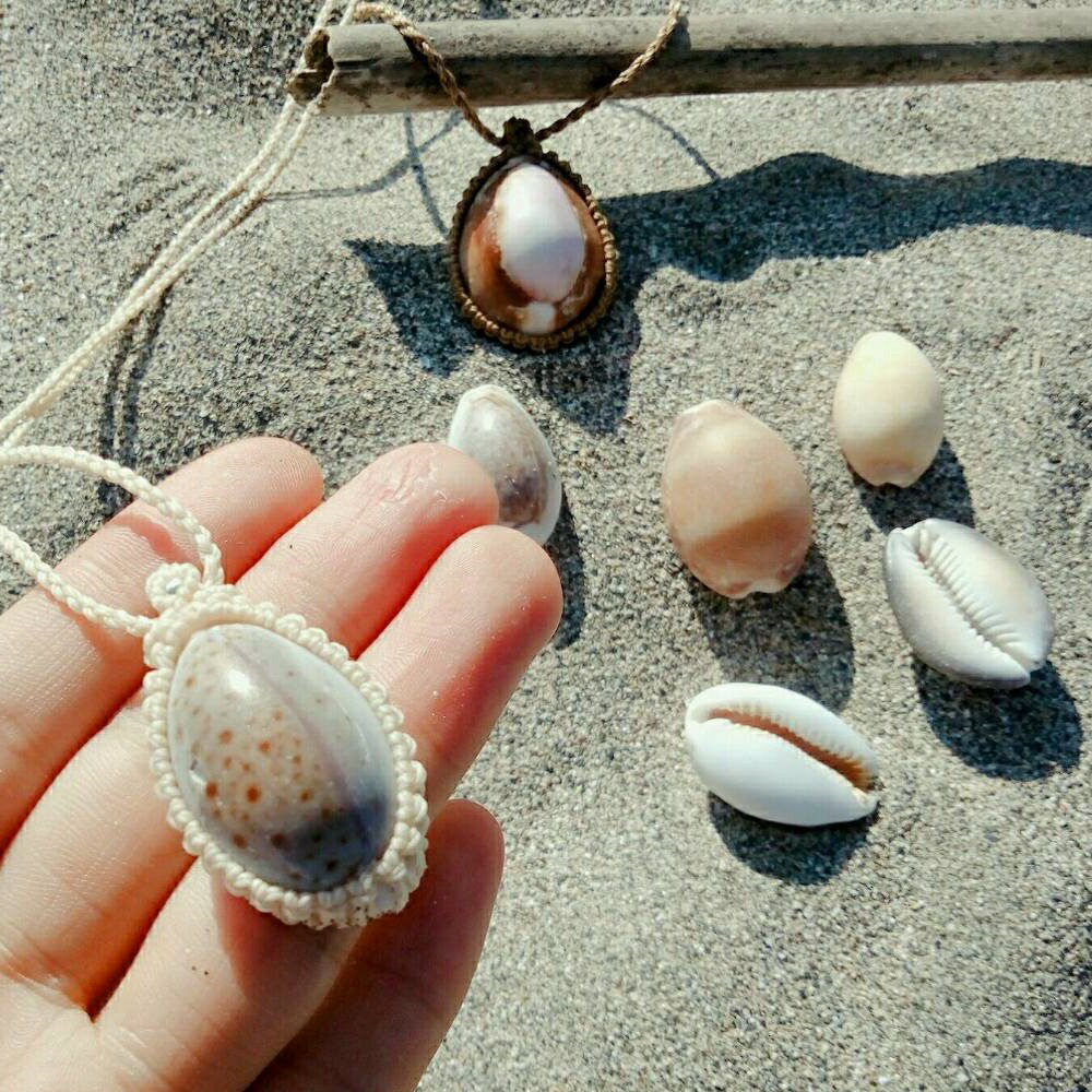 【ふるさと納税】宝貝のマクラメ編みネックレス アクセサリー ペンダント ハンドメイド 作家作品 ジュエリー お守り シェル 貝殻 夏 海 モチーフ おしゃれ レディース ギフト 贈り物 プレゼント 母の日 高知 土佐清水 故郷納税 ふるさとのうぜい 返礼品【R01168】 サムネイル3