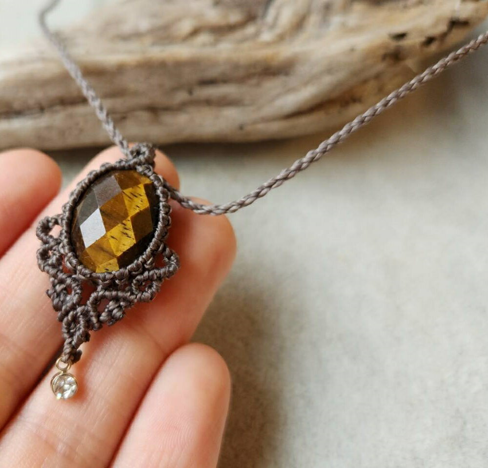 【ふるさと納税】タイガーアイのマクラメ編み ネックレス 金属アレルギー 対応 アクセサリー パワーストーン 天然石 虎眼石 ハンドメイド 作家作品 金アレ ジュエリー ペンダント 風水 開運 ギフト 贈り物 プレゼント 母の日 おしゃれ 高知 故郷納税 返礼品【R01172】 サムネイル2