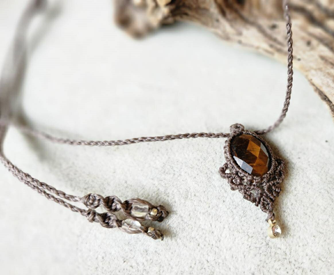 【ふるさと納税】タイガーアイのマクラメ編み ネックレス 金属アレルギー 対応 アクセサリー パワーストーン 天然石 虎眼石 ハンドメイド 作家作品 金アレ ジュエリー ペンダント 風水 開運 ギフト 贈り物 プレゼント 母の日 おしゃれ 高知 故郷納税 返礼品【R01172】 サムネイル3