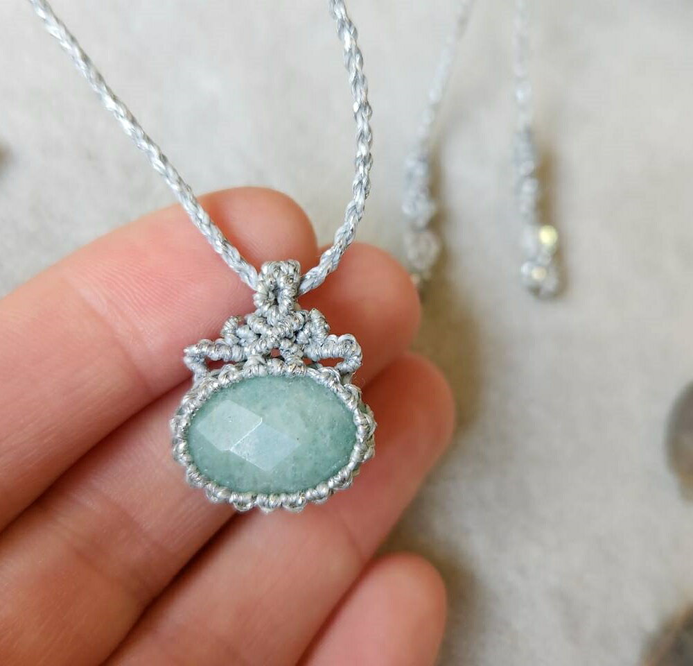 【ふるさと納税】アベンチュリンのマクラメ編み ネックレス 金属アレルギー 対応 アクセサリー パワーストーン 天然石 宝石 砂金水晶 ハンドメイド 作家作品 金アレ ジュエリー ペンダント 風水 開運 ギフト 贈り物 プレゼント 母の日 高知 故郷納税 返礼品【R01173】 サムネイル2