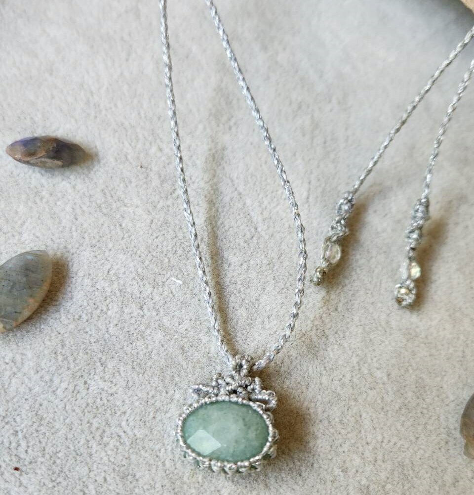 【ふるさと納税】アベンチュリンのマクラメ編み ネックレス 金属アレルギー 対応 アクセサリー パワーストーン 天然石 宝石 砂金水晶 ハンドメイド 作家作品 金アレ ジュエリー ペンダント 風水 開運 ギフト 贈り物 プレゼント 母の日 高知 故郷納税 返礼品【R01173】 サムネイル3