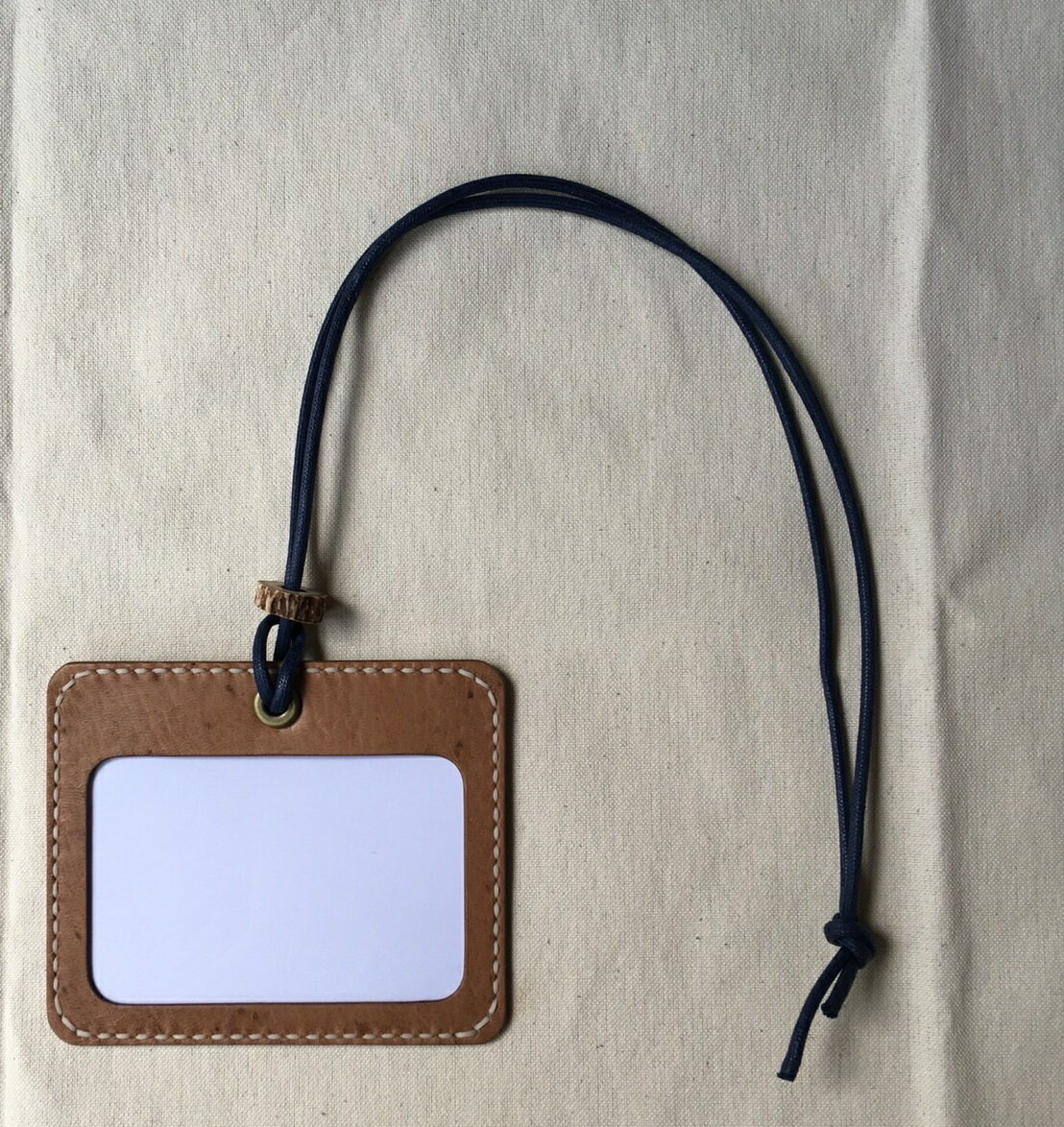 【ふるさと納税】鹿革のネームホルダー/IDカードケース（選べる刺繍糸カラー）名札ケース ストラップ レザー 革小物【R00659】 サムネイル2