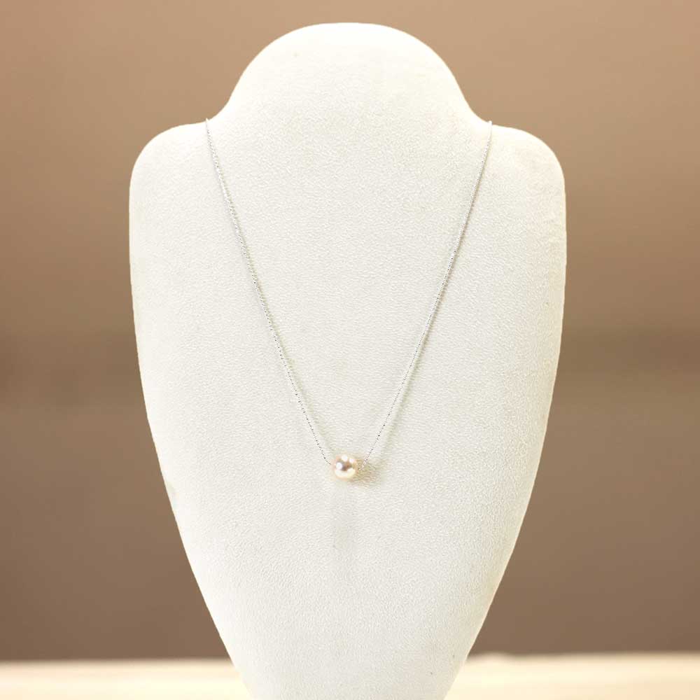 【ふるさと納税】あこや本真珠 シルバーチェーン ネックレス（8.5mm～8.9mm）ホワイトピンクカラー 簡易保管ケース付 ペンダント パール アクセサリー プレゼント 母の日 贈り物 ギフト 6月誕生石 かわいい 可愛い おしゃれ お洒落 冠婚葬祭 入学式 宝石 高知【R01521】 サムネイル2