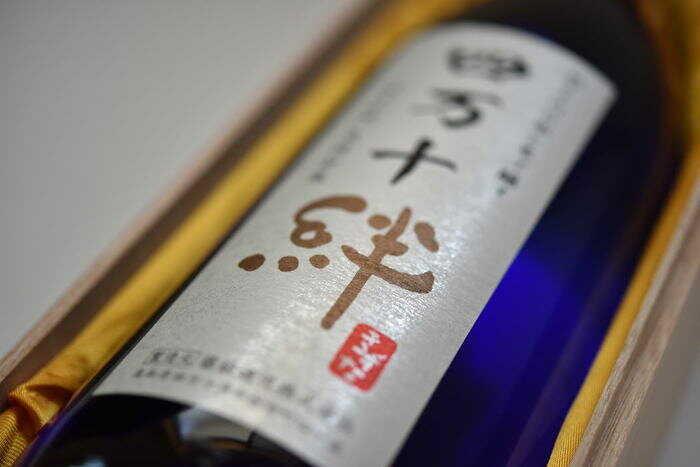 R5-477．純米吟醸酒原酒「四万十絆」1.8L木箱入り 冷蔵 日本酒 土佐酒 酒 純米吟醸 辛口 フルーティー 四国 高知 四万十 しまんと 土佐 酒蔵 蔵元直送 お取り寄せ 送料無料